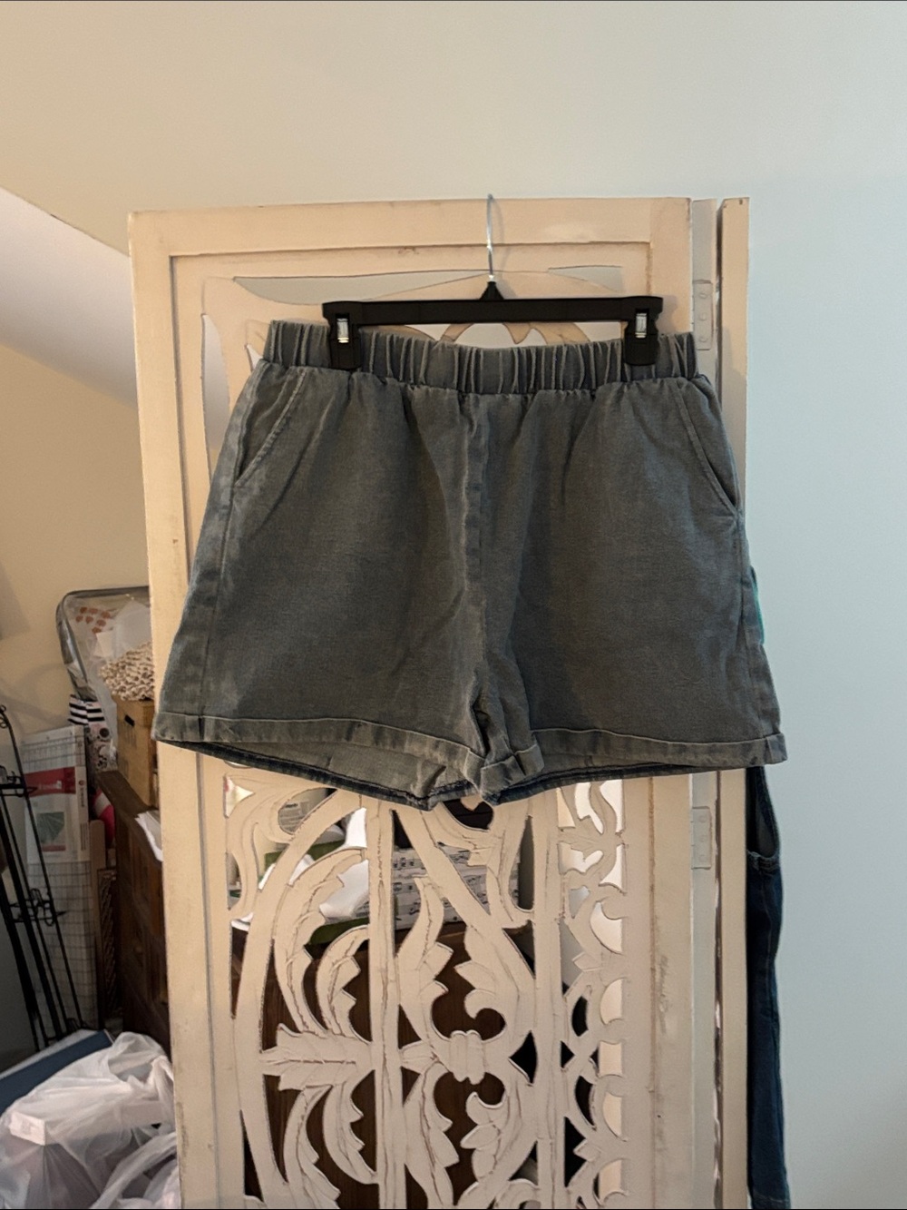 Casual Elastic-Waist Women’s Denim Shorts
